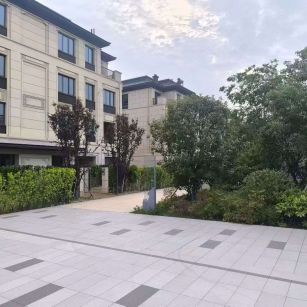 菏泽 芝麻白与芝麻白搭配铺装，尺寸1200*600