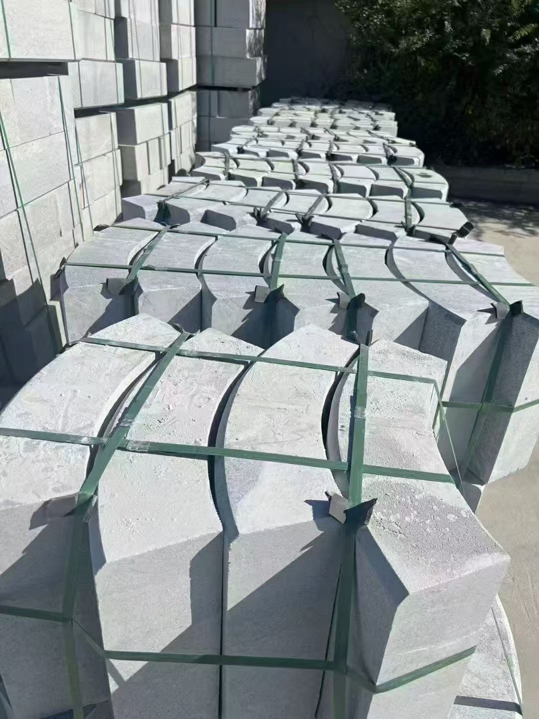 菏泽 芝麻灰弧形路沿石