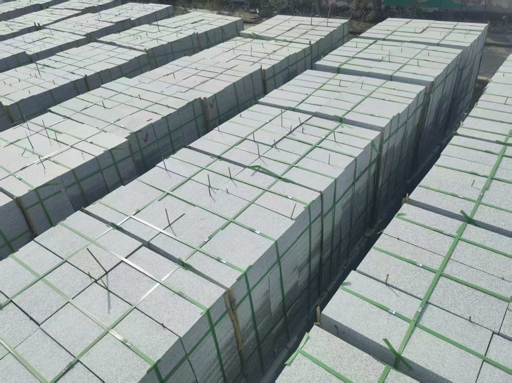 菏泽 芝麻白1.8公分火烧300*600地铺，清仓大甩卖