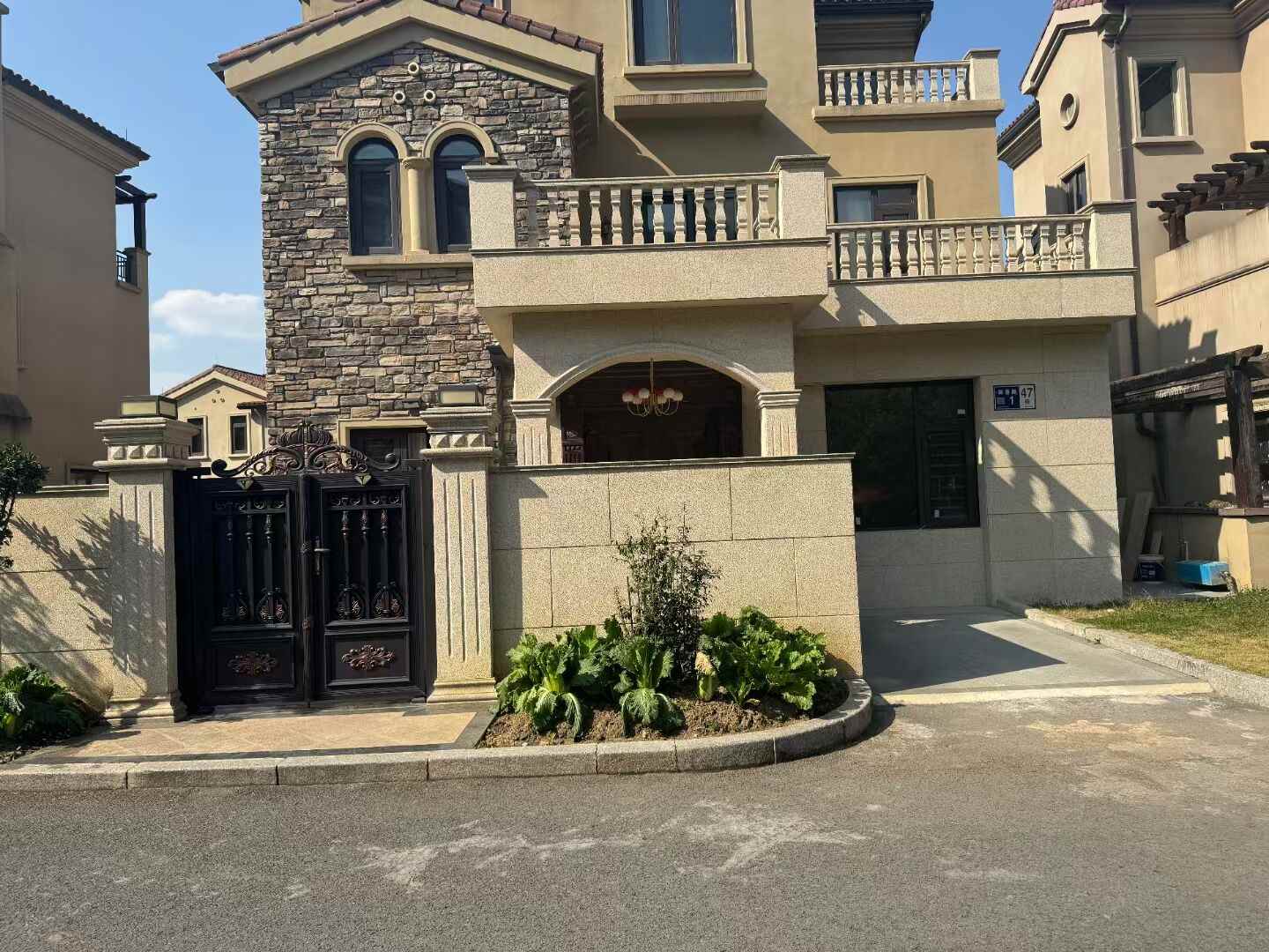 菏泽黄金麻别墅外墙安装效果