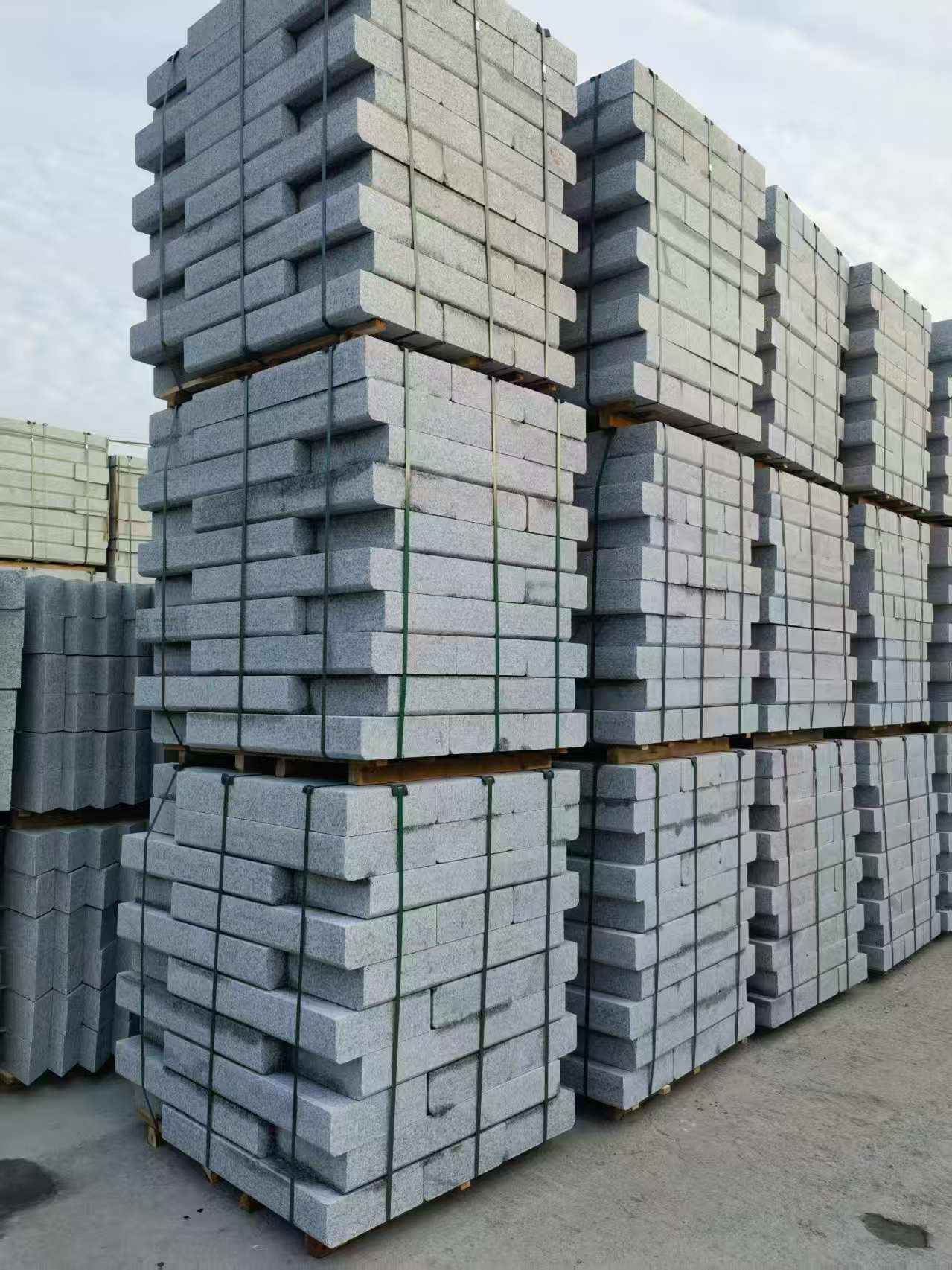 菏泽 路沿石（路侧石），颜色一致，尺寸标准