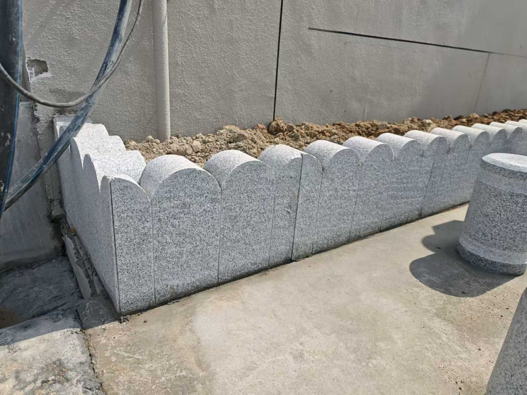 菏泽 芝麻白花岗岩花边石铺装效果图